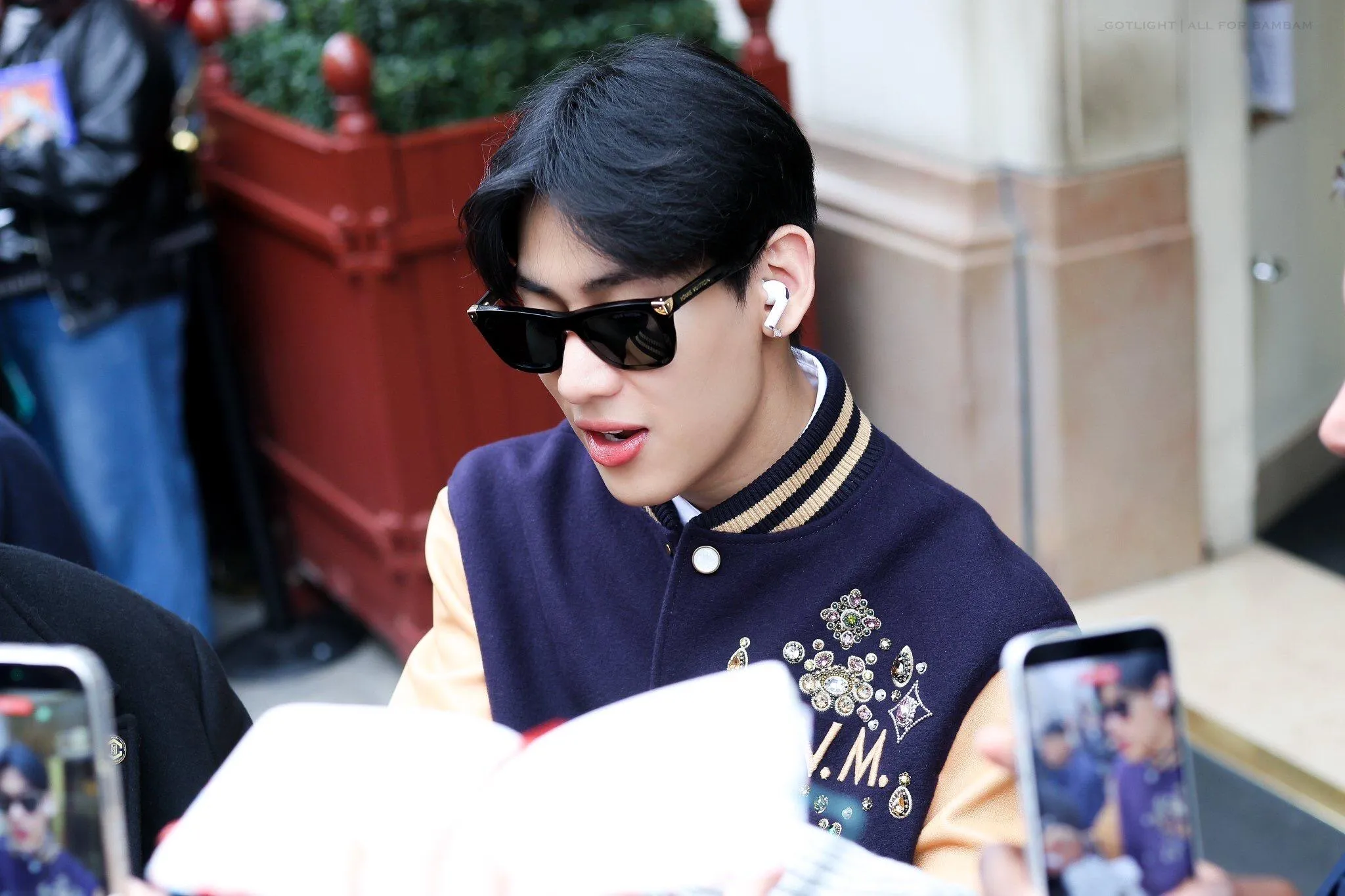 Louis Vuitton/Louis Vuitton colored diamond logo embroidered letters baseball jacket